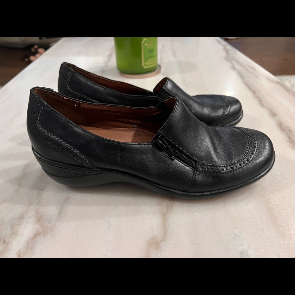 Hush Puppies Black comfortable leather shoes. Size 8. Black. Barely used